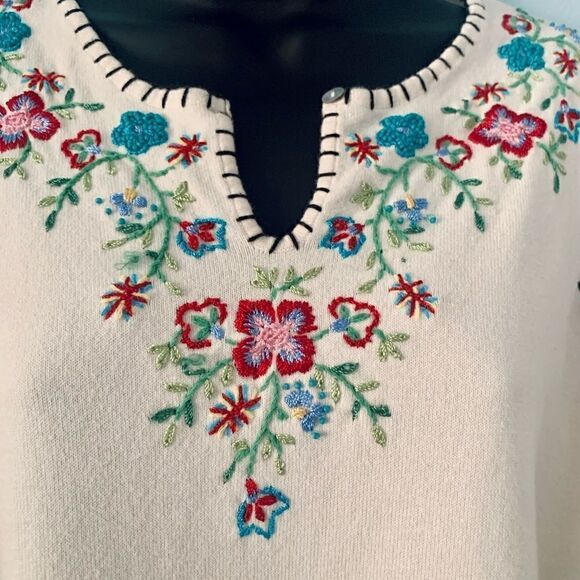 White Stag Boho Cream Floral Embroidered Knit Sweater Top. Size Large - Picture 2 of 11
